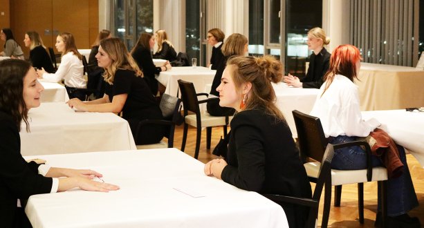 Young Meeting Professionals im Austausch mit den  Branchenexpert*innen
